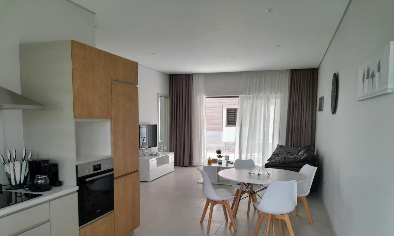 Appt Neuf De 2Ch Ds Residence Avec Piscine, Route Cotiere Grand Bay Luaran gambar